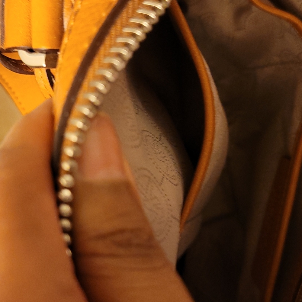 Authentic. Vintage. MICHAEL Michael Kors Brown Distressed Leather Bag - Picture 13 of 14